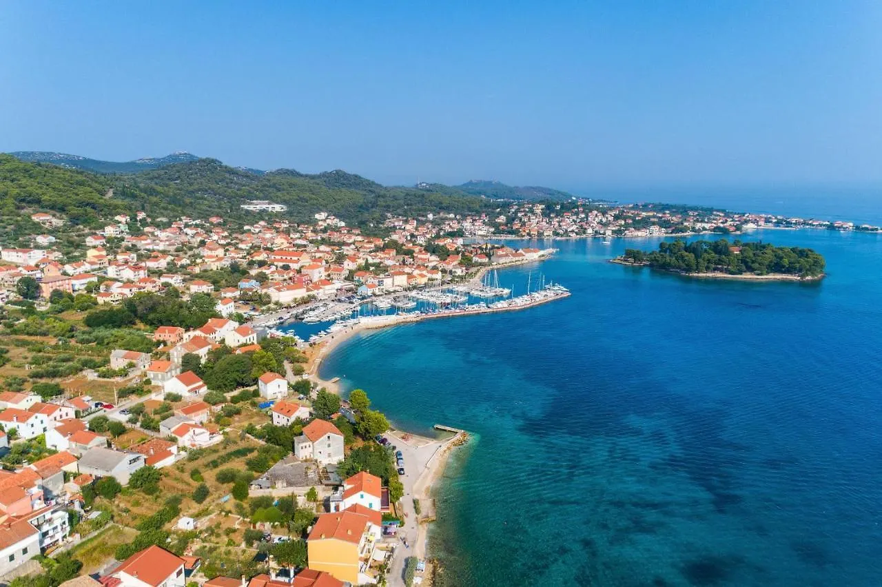 Apartment Serenity With Private Pool Near The Beach Poljana