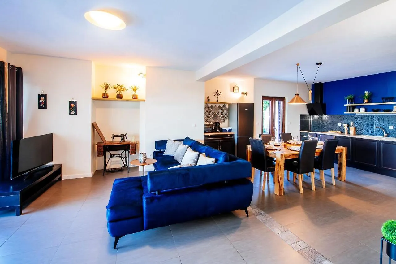Apartment Serenity With Private Pool Near The Beach Poljana
