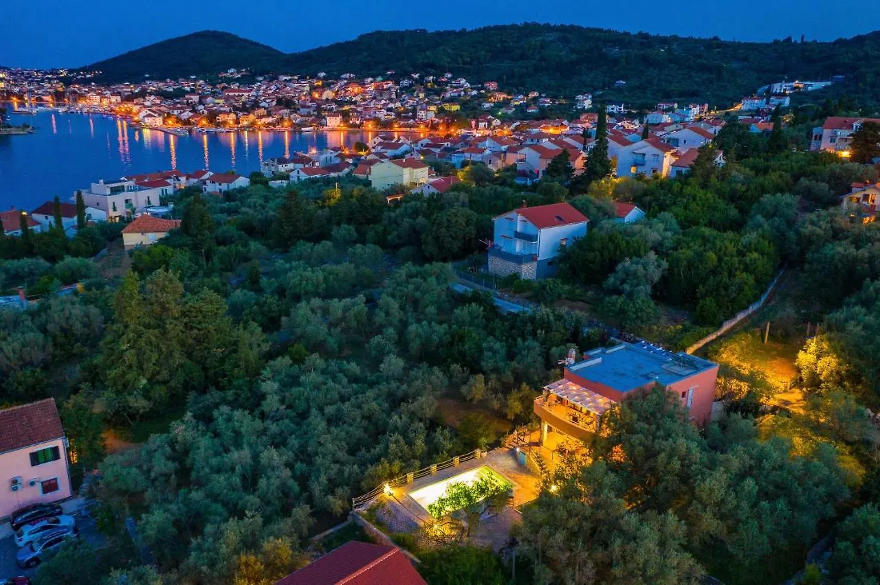 Apartment Serenity With Private Pool Near The Beach Poljana