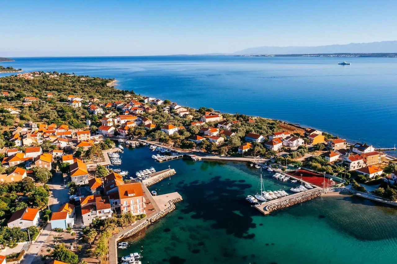 Apartment Serenity With Private Pool Near The Beach Poljana