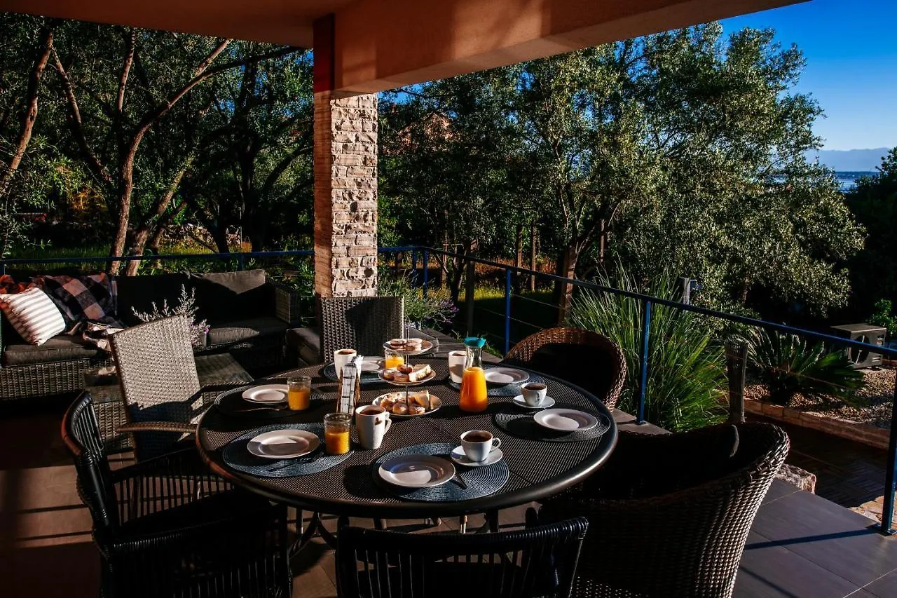 Apartment Serenity With Private Pool Near The Beach Poljana  Hırvatistan