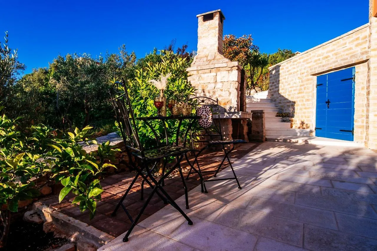 Apartment Serenity With Private Pool Near The Beach Poljana  0*, Poljana (Ugljan) Hırvatistan
