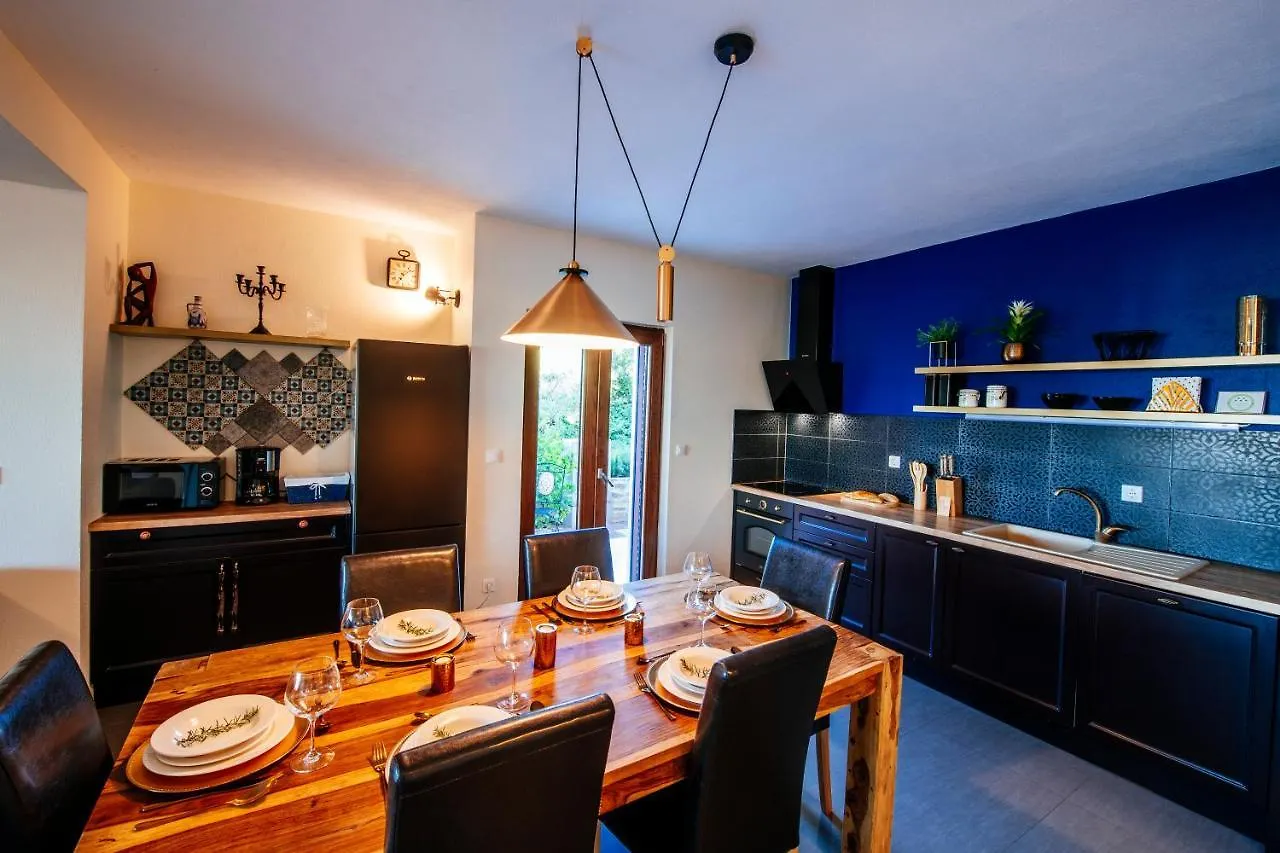 Apartment Serenity With Private Pool Near The Beach Poljana  0*, Poljana (Ugljan)