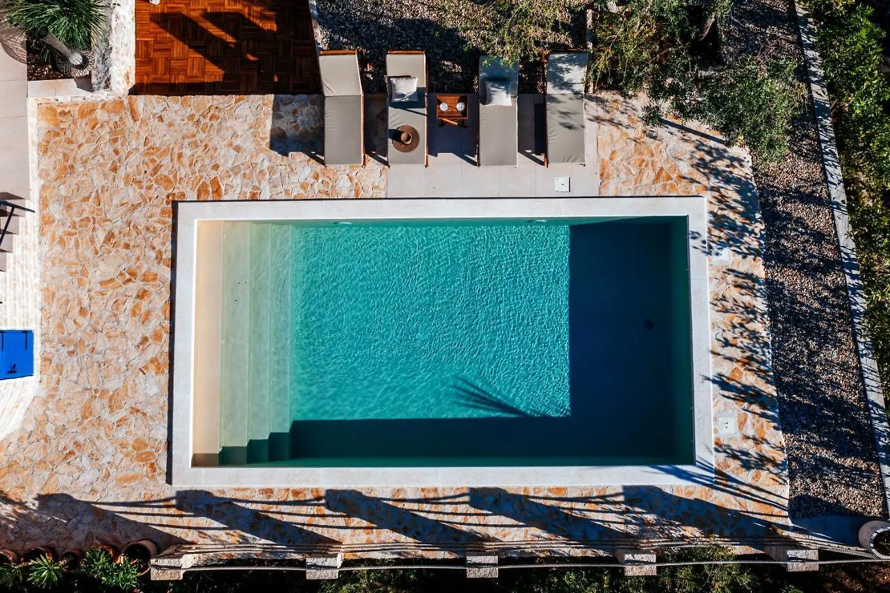 Apartment Serenity With Private Pool Near The Beach Poljana  Hırvatistan