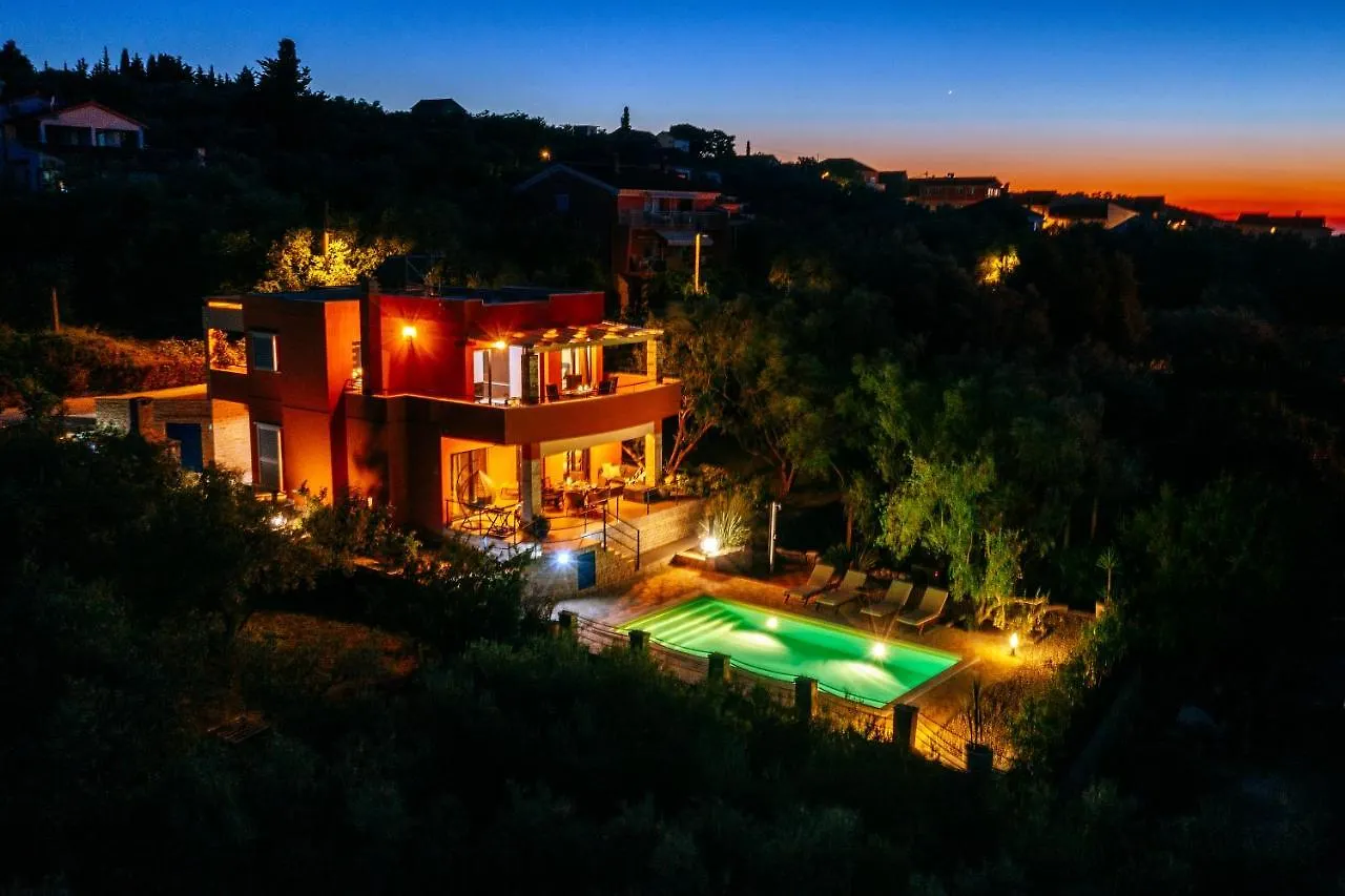 Apartment Serenity With Private Pool Near The Beach Poljana  Hırvatistan