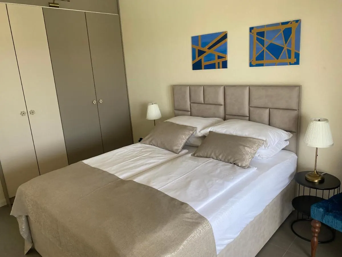 Apartment Serenity With Private Pool Near The Beach Poljana  Hırvatistan
